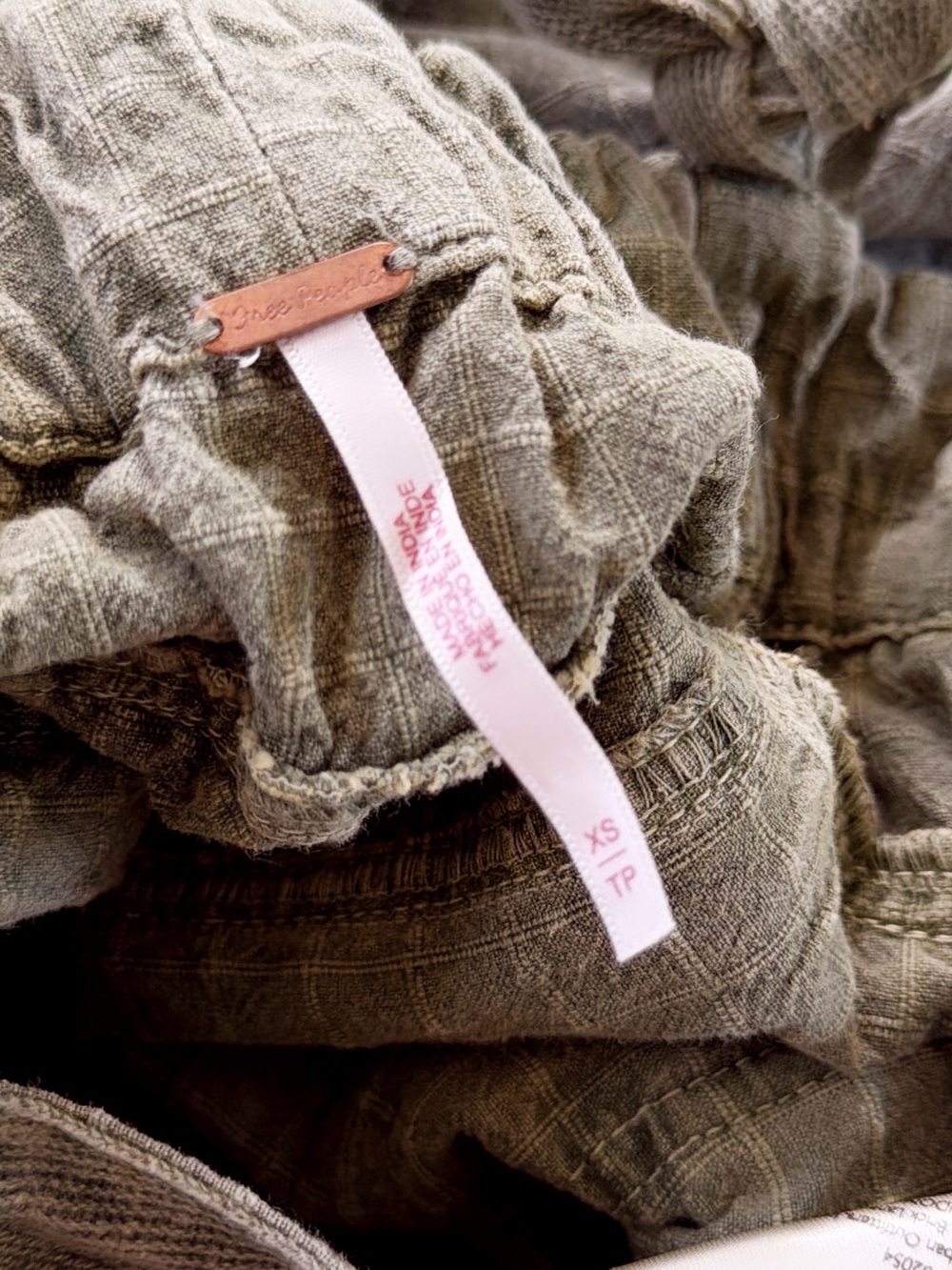 Free People Army Olive Green Textured Cotton Lightweight Overalls sz XS Savannah - Picture 7 of 8